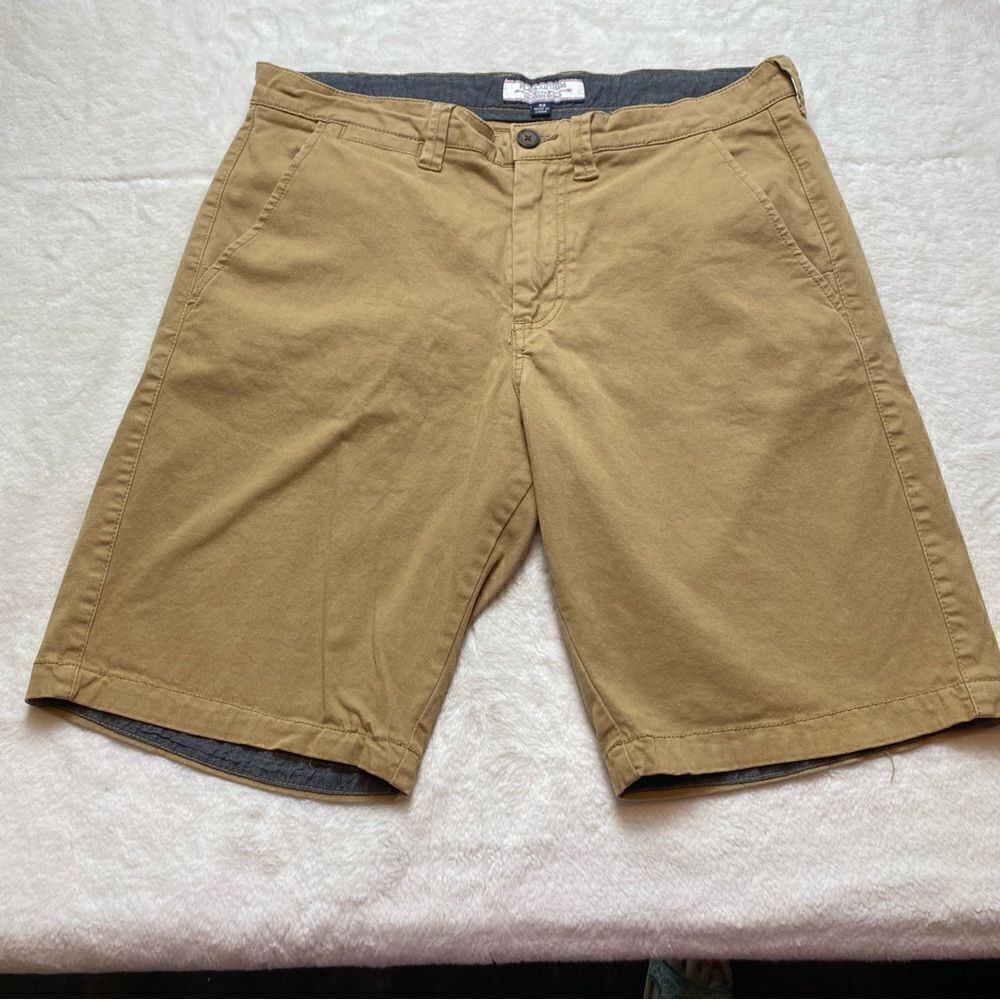 Flag & Anthem Flat Front Khaki Shorts Size 33